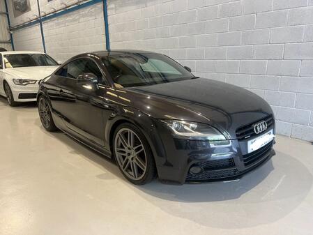 AUDI TT 2.0 TFSI Black Edition