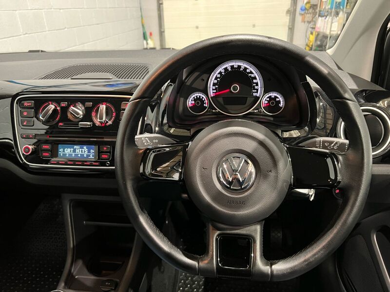 VOLKSWAGEN UP